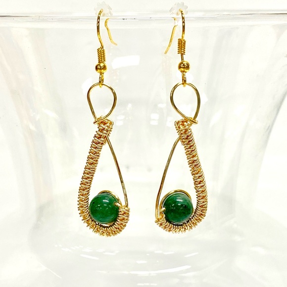 HANDMADE Green Aventurine Beads in Wrapped and Woven Frame Dangle Earrings - Picture 10 of 10